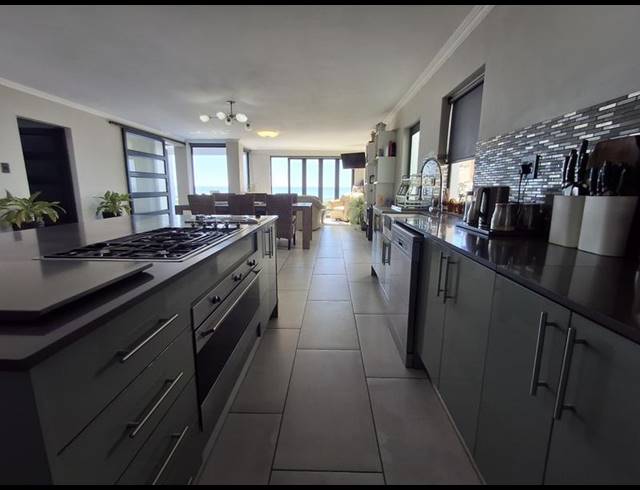 5 BEDROOM HOUSE FOR SALE IN SANDY POINT